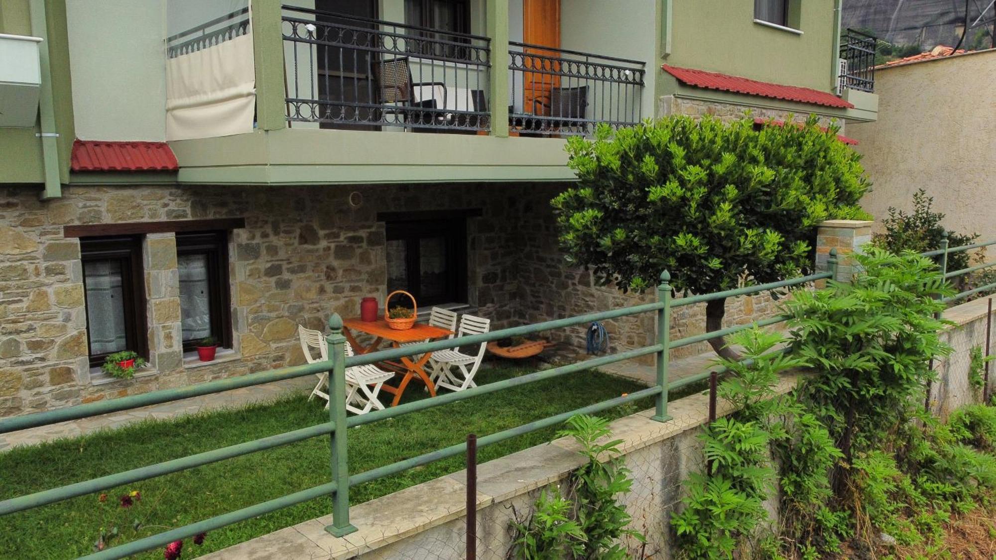 Postmans Apartment Under Meteora Kalambaka Exterior foto
